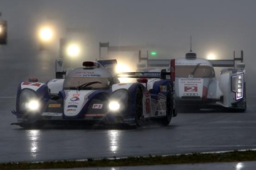 Thuiszege Toyota in chaotische WEC-race, Audi pakt titel + UITSLAG